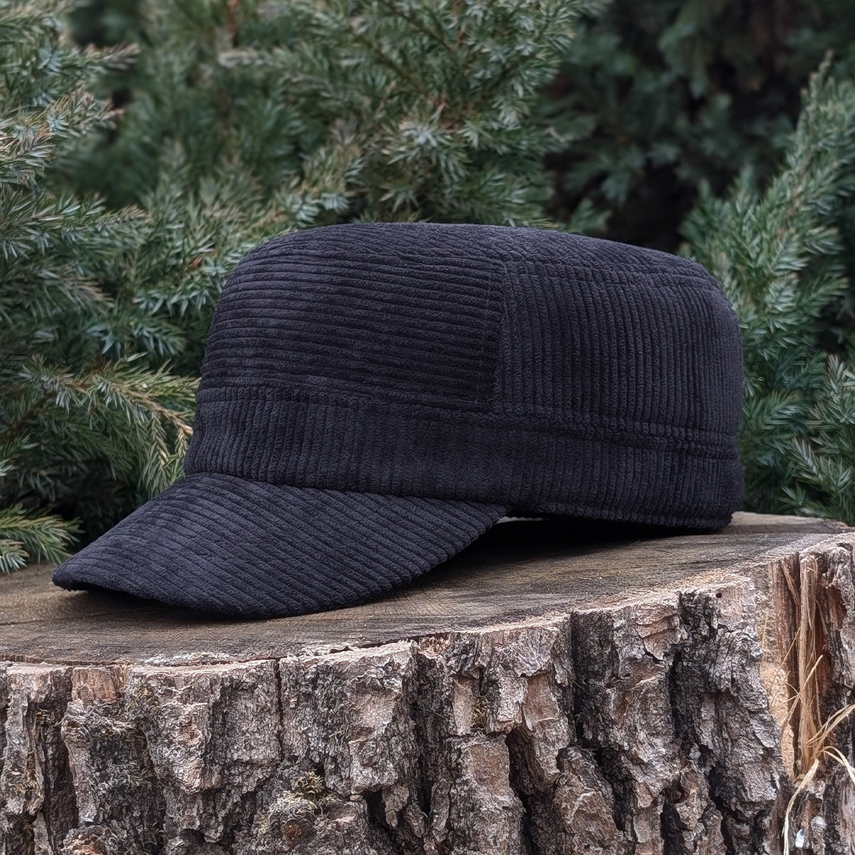 Cadet Cap in Corduroy, Black.