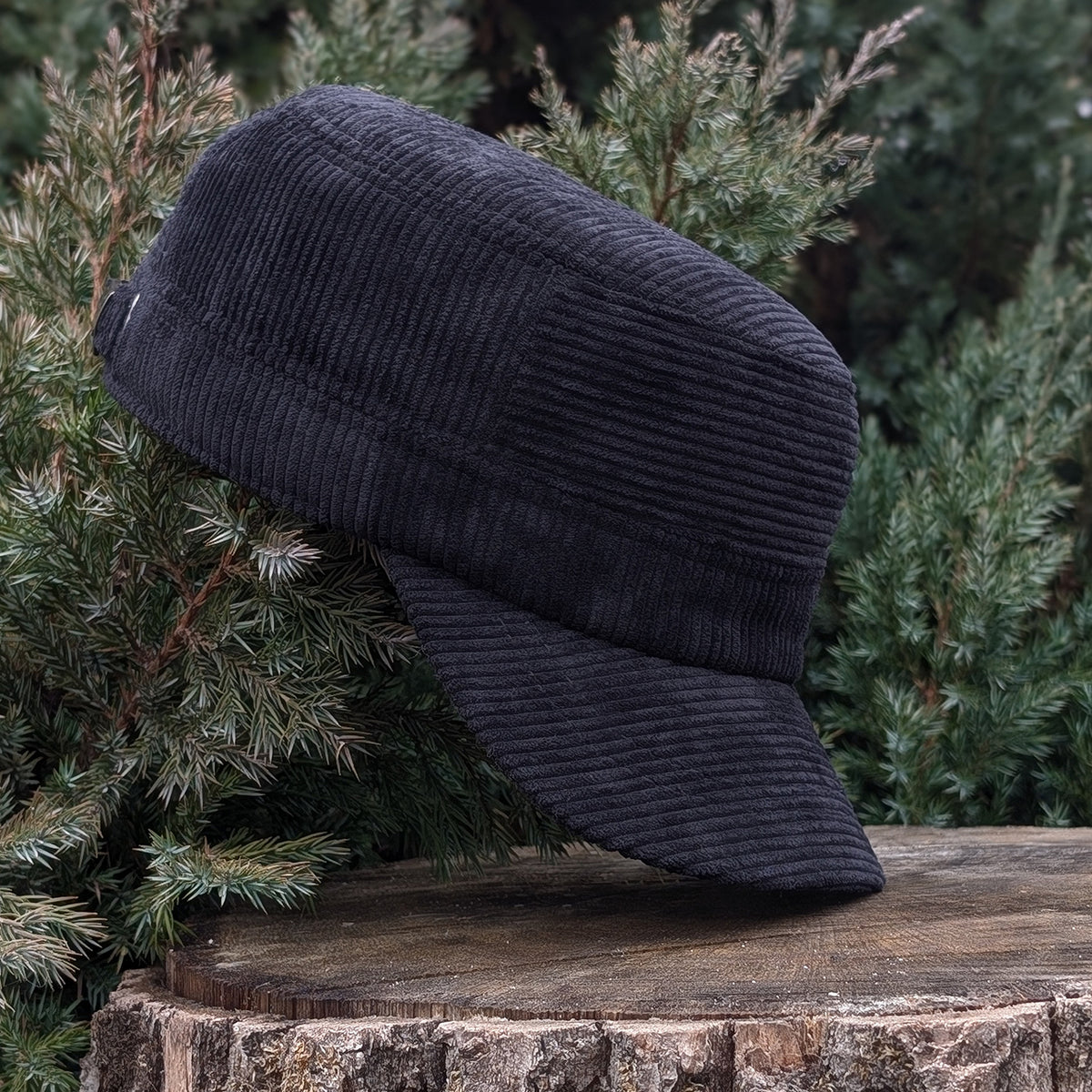 Cadet Cap in Corduroy, Black.