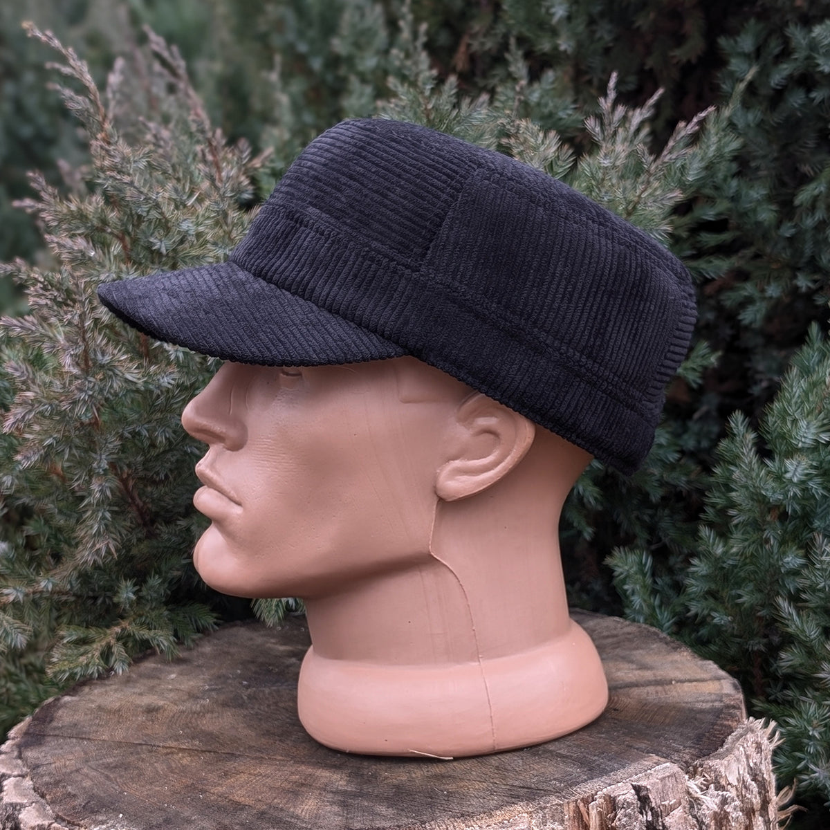 Cadet Cap in Corduroy, Black.