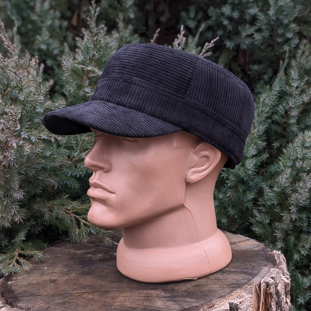 Cadet Cap in Corduroy, Black.